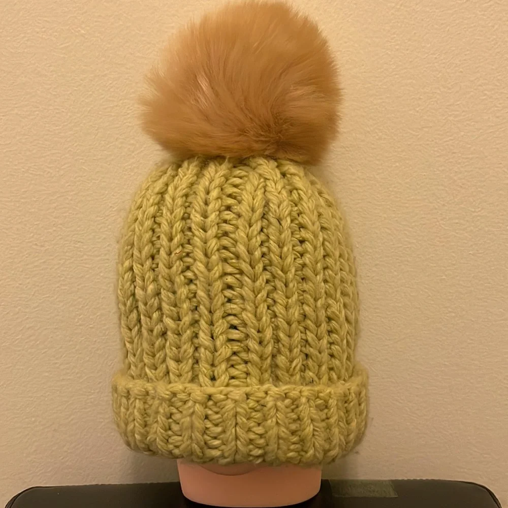 Norla Canada Alpaca Wool POM POM Hat! Super warm Baby it’s cold 🥶 outside - Picture 1 of 3